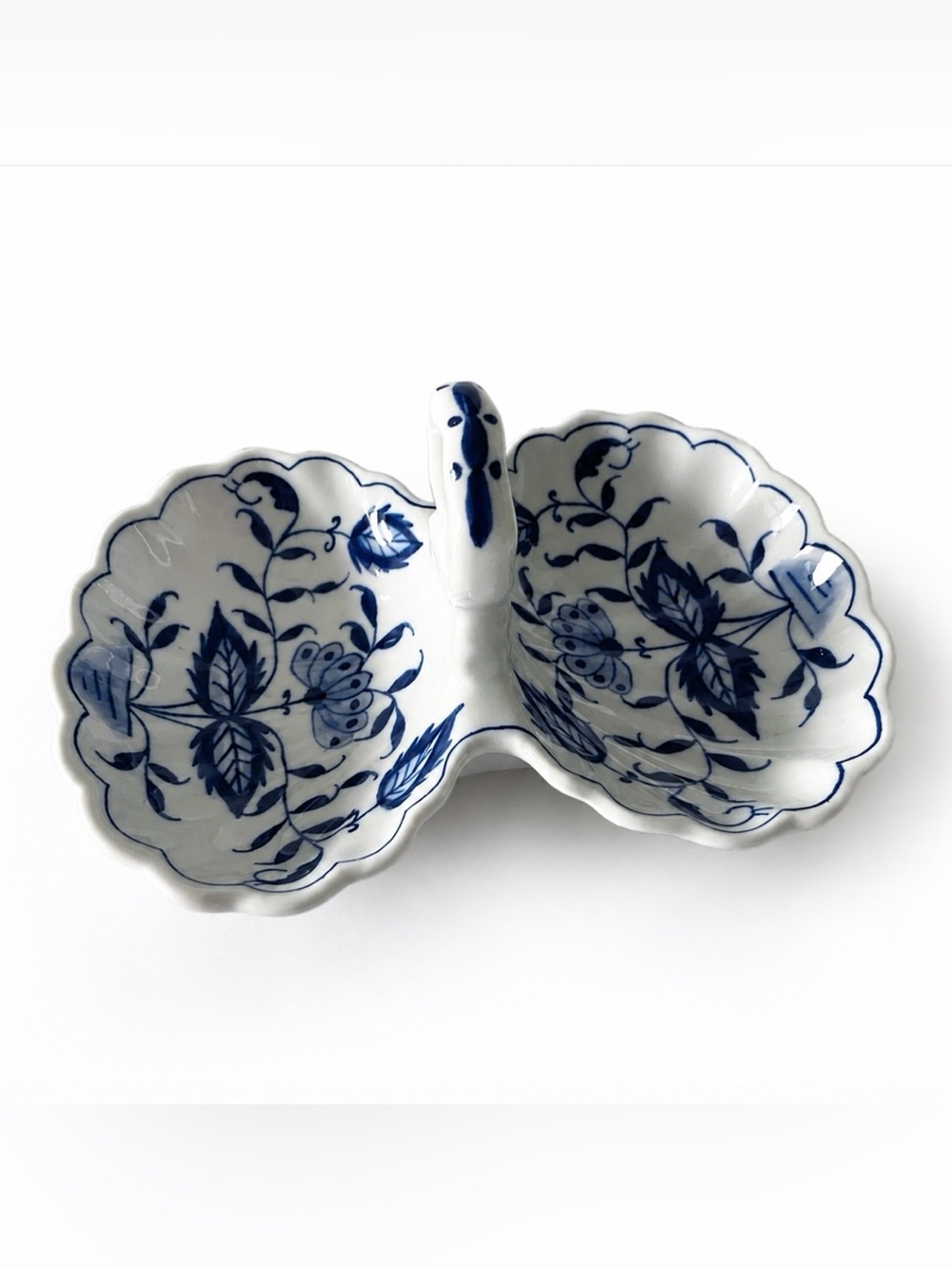 EUC Porcelain Double Sided Trinket/Candy Dish Blue & White Floral Flowers Vine